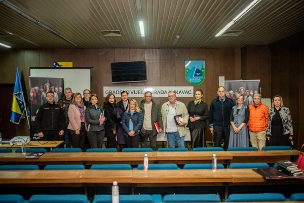 U okviru kampanje FMUP-a "Ne okreći glavu, okreni broj" u PU Lukavac održani konferencija i okrugli sto